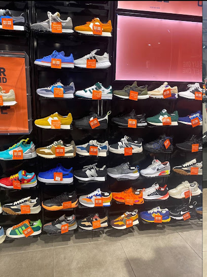 ADIDAS - Rashid Mall - Saudi Arabia|Al Madinah Al Munawwarah 42361|Shadhah|FJQX+9P